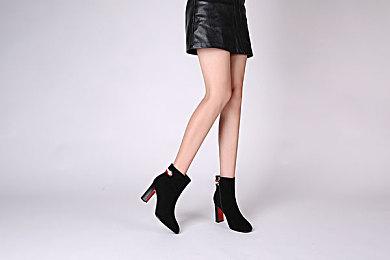 《星球大战：亡命之徒》《星球大战绝地：幸存者》对比视频 前者竟然不能游泳